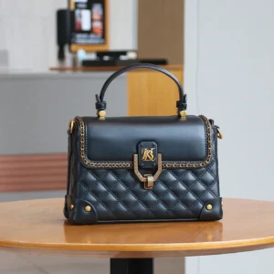 2026 fashion new handbag high quality light luxury niche design high sense heavy industry leather rhombic foreign style small ba